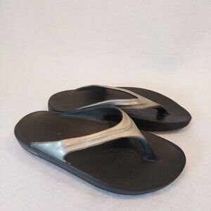 OOFOS Flip Flop Thong Sandal Womens 8 Silver Gray OOlala Cushioned Comfort
